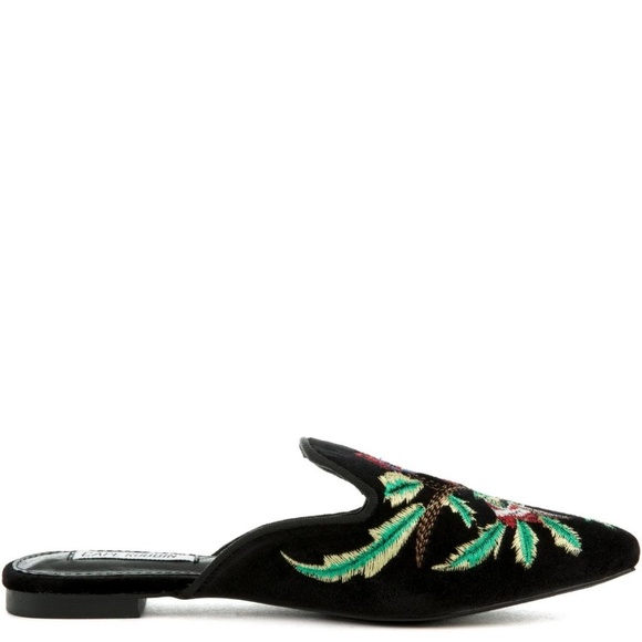 Cape Robbin Black Floral Embroidered Slip On Mules - Picture 4 of 5